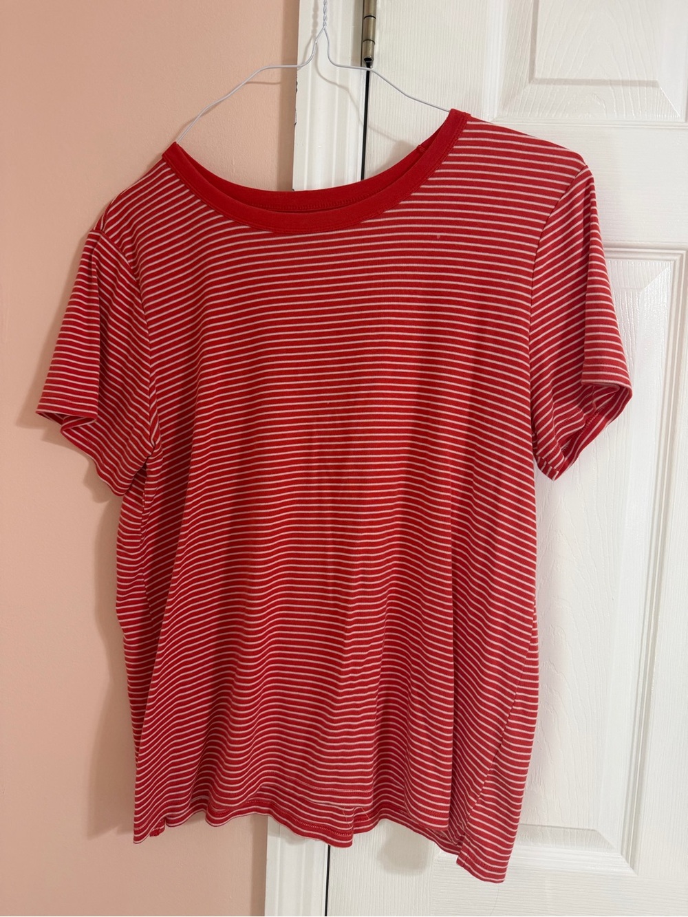 Old Navy Casual Red Striped Women's Crewneck Tee
